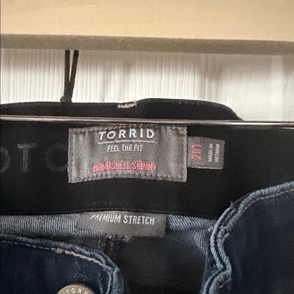Torrid Bombshell Skinny Jeans 20T Dark Wash Premium Stretch Plus Size - Picture 3 of 6
